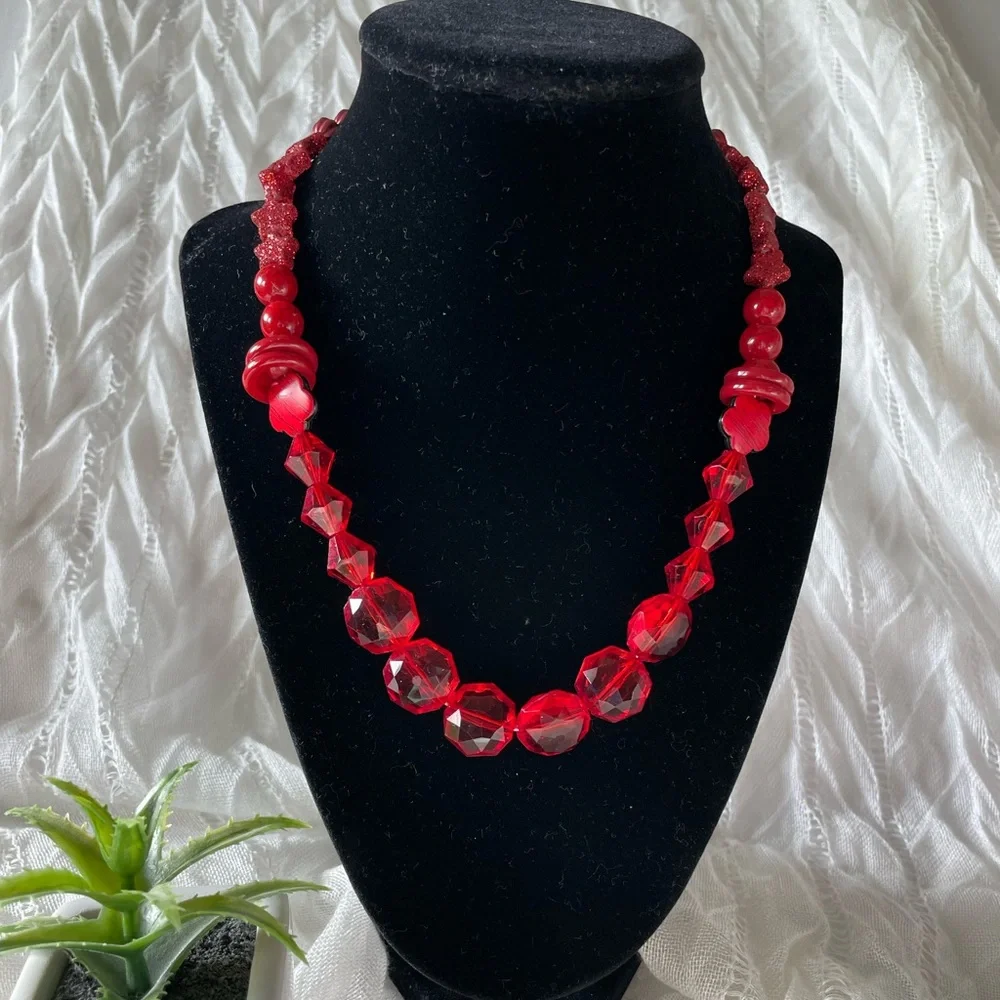 Acrylic mix size purple, red beads stretchy necklace